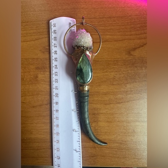 Stunning and Massive Crystal and Labradorite Copper Pendant with genuine Horn - Picture 7 of 8